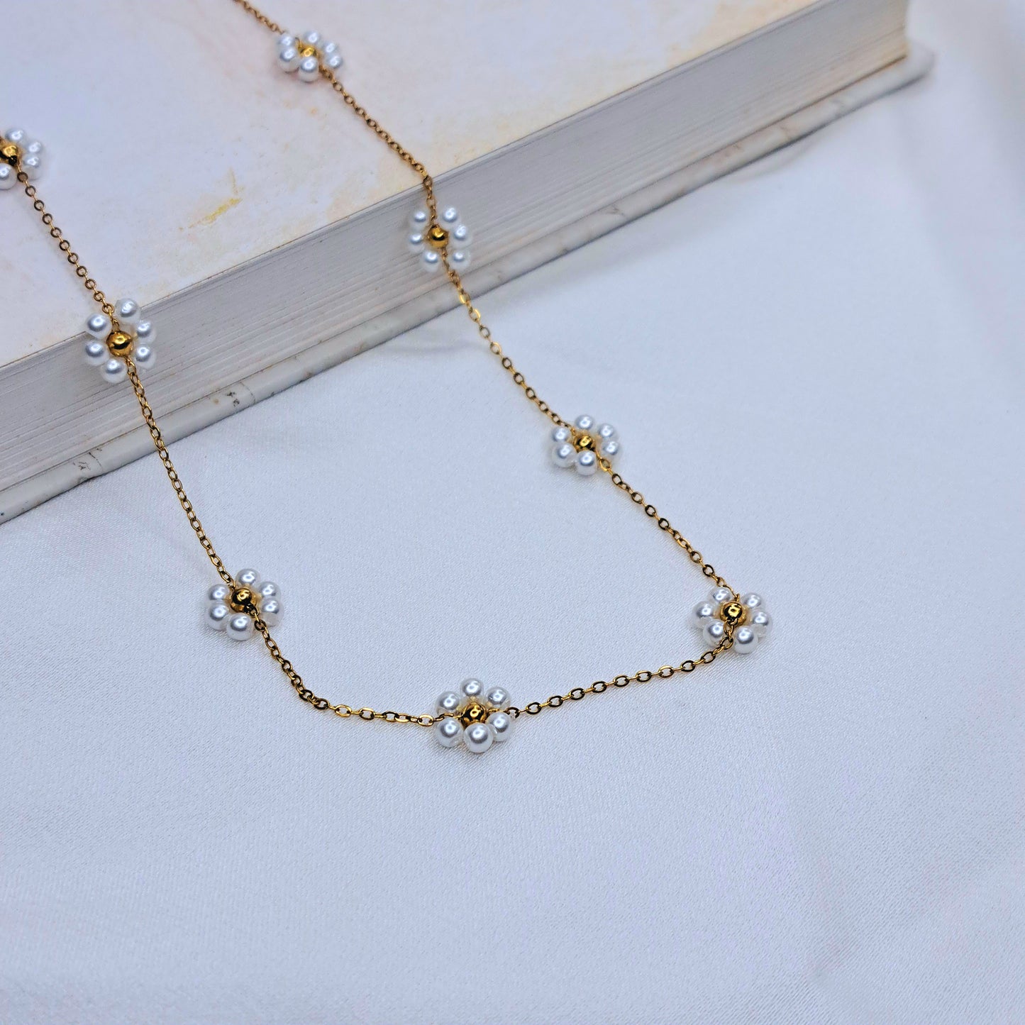 Flower Pearl Necklace