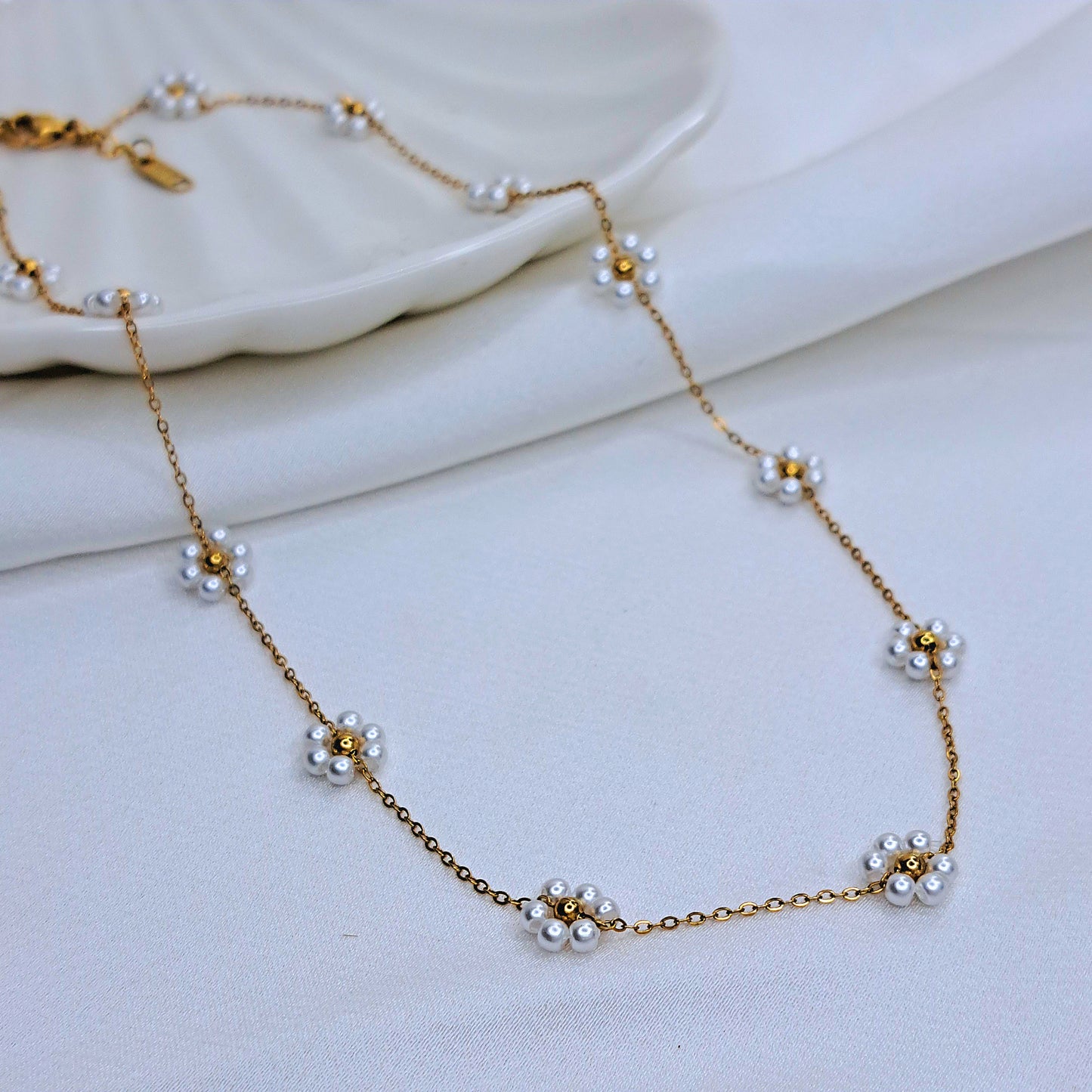 Flower Pearl Necklace