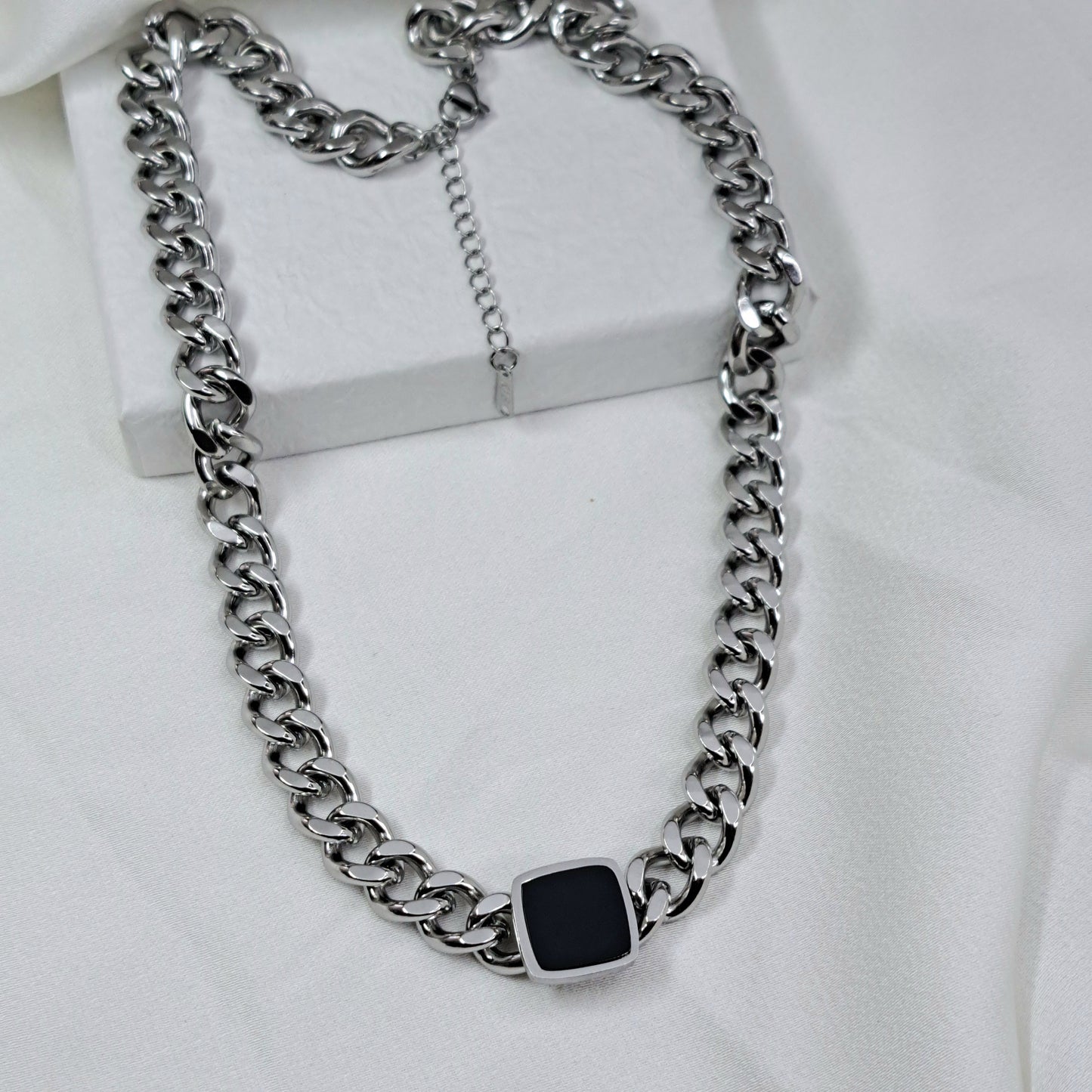 Big chain necklace (2 colours)