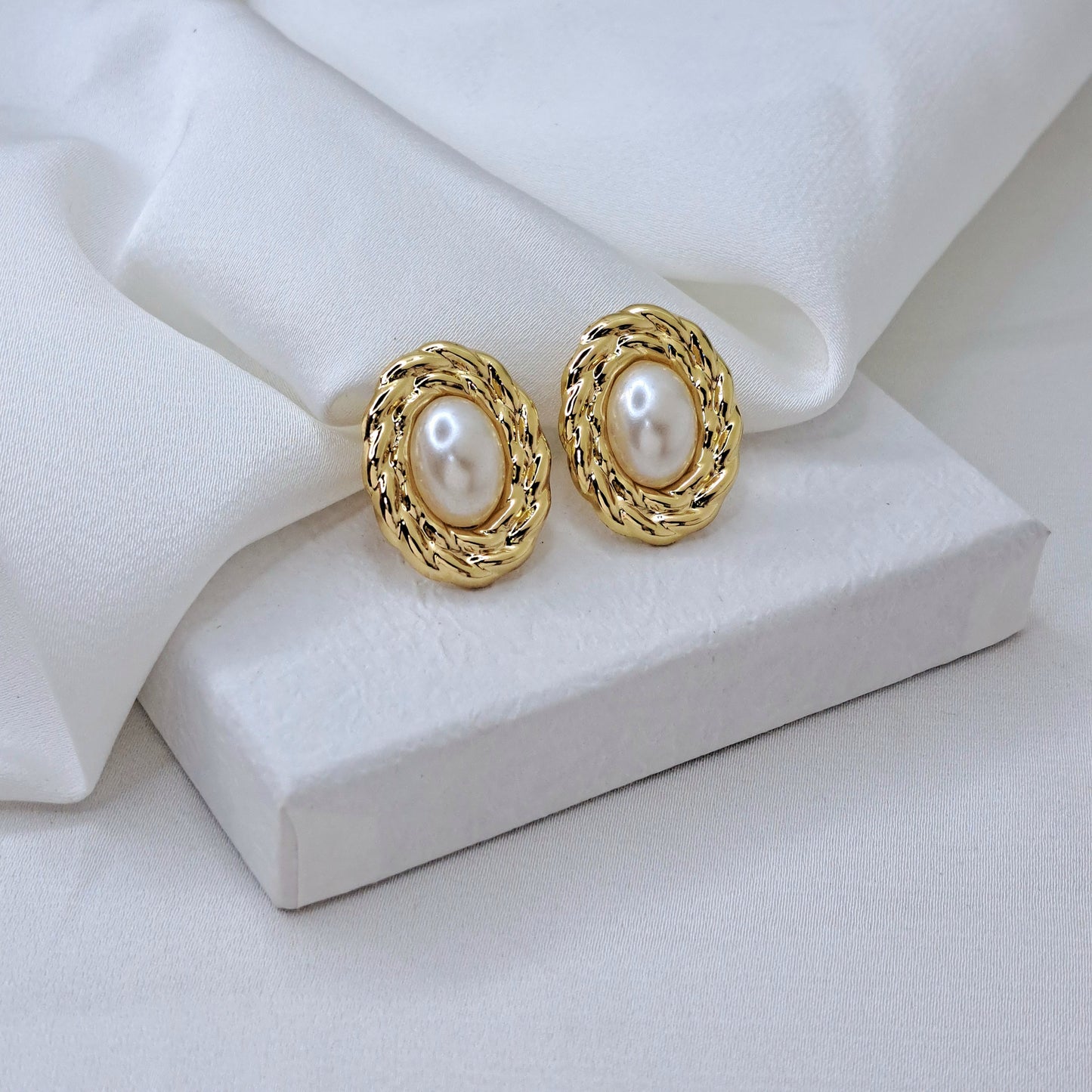 Oval Pearl Earrings