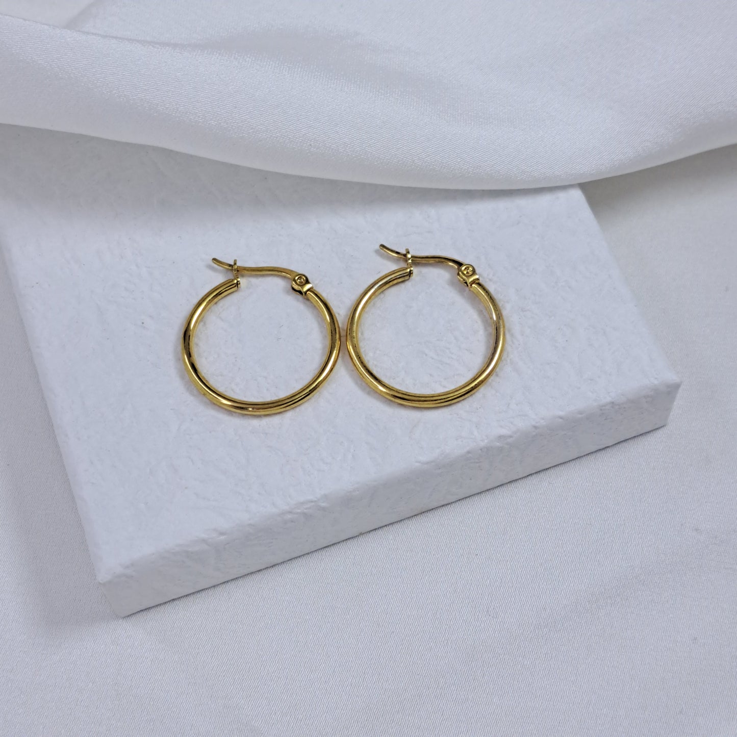 Simple hoops (2 sizes)