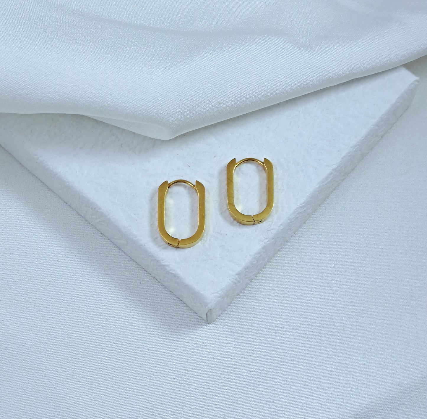 Oval earrings