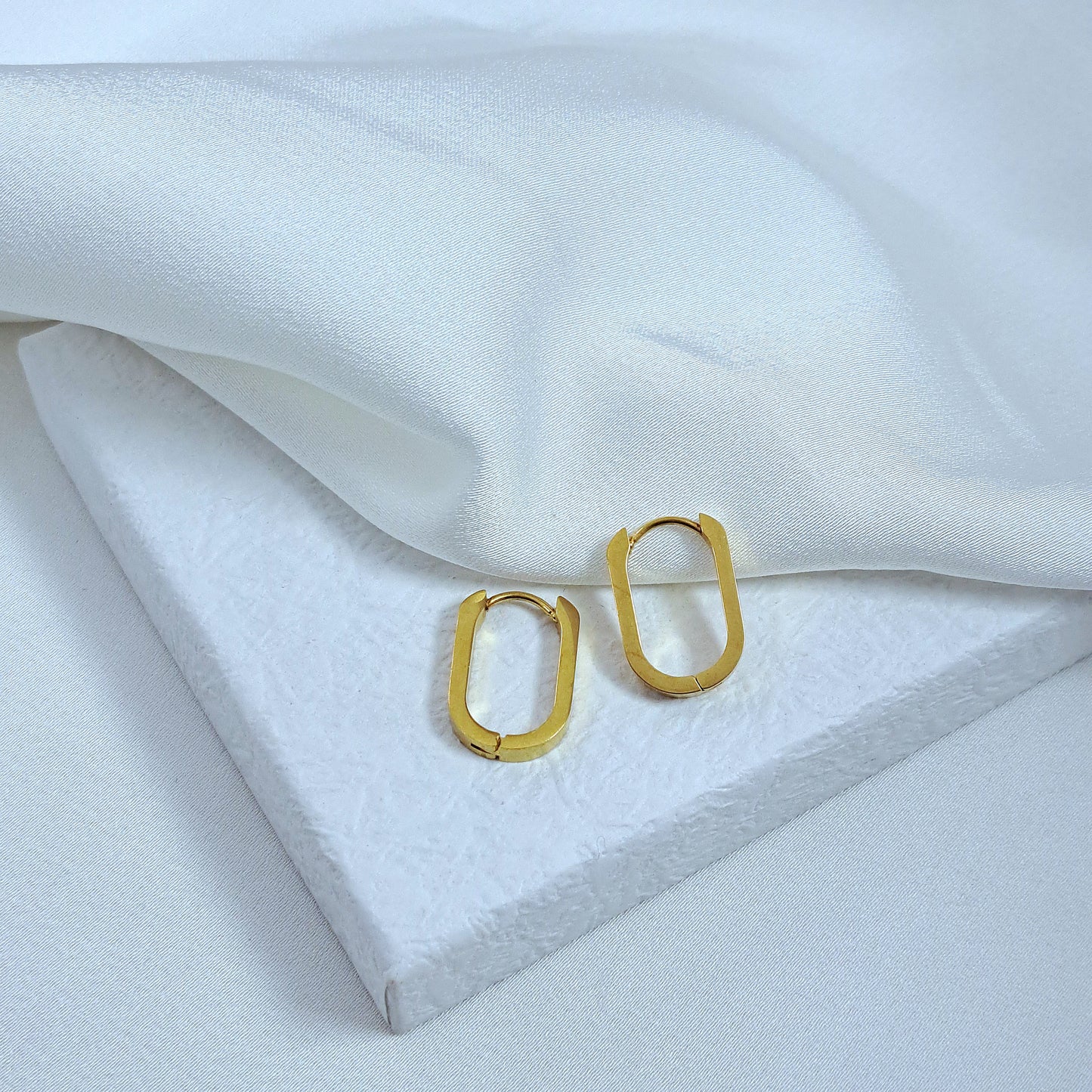 Oval earrings