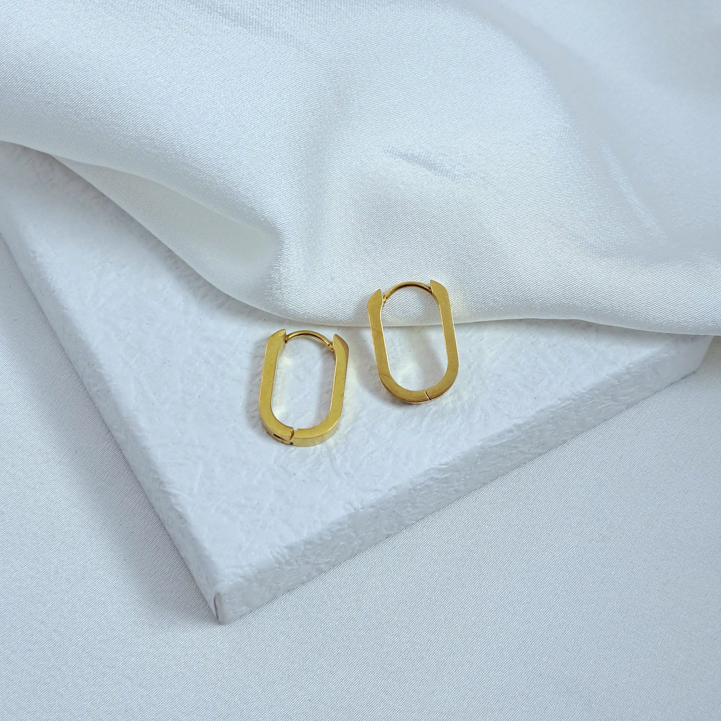 Oval earrings