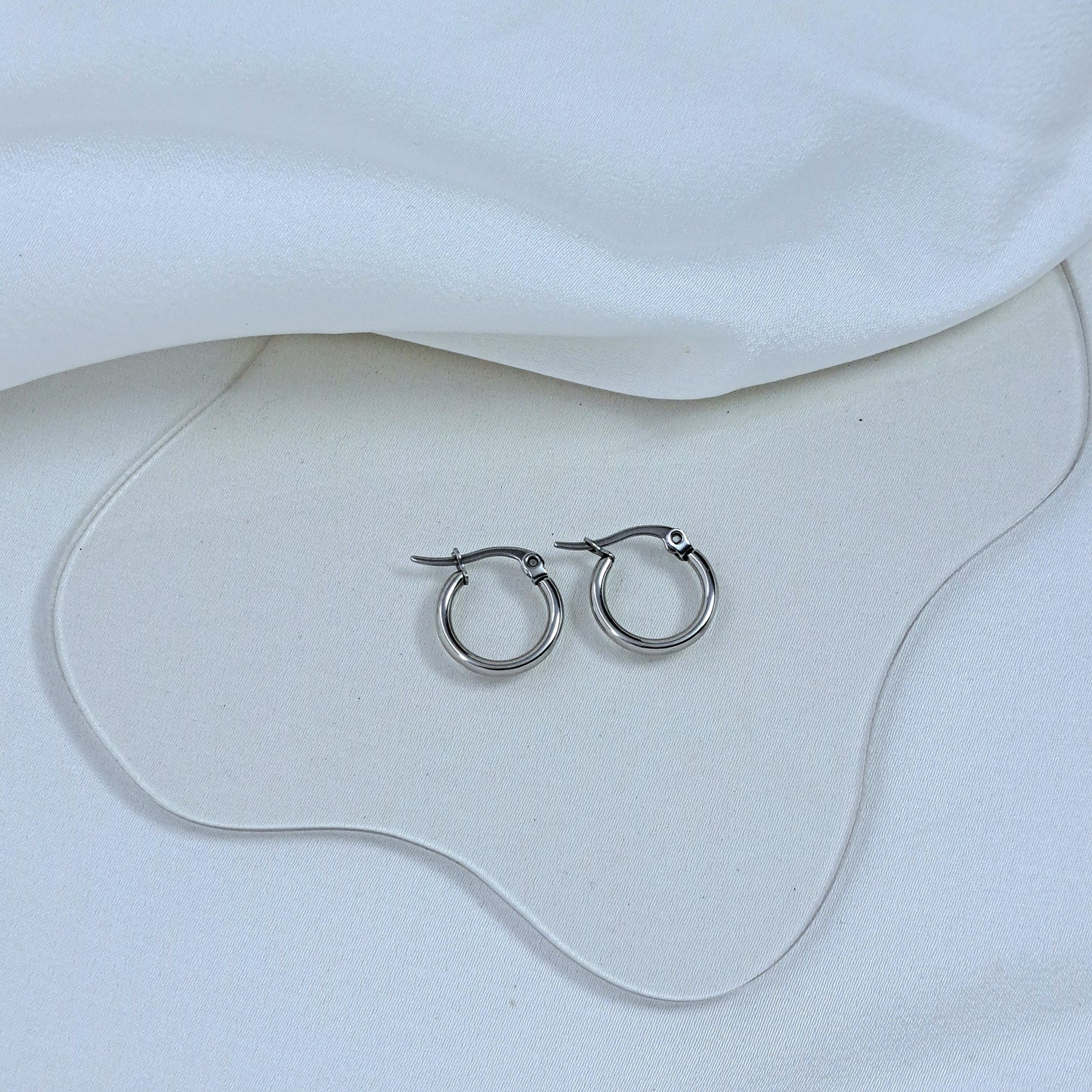 Simple hoops (2 sizes)
