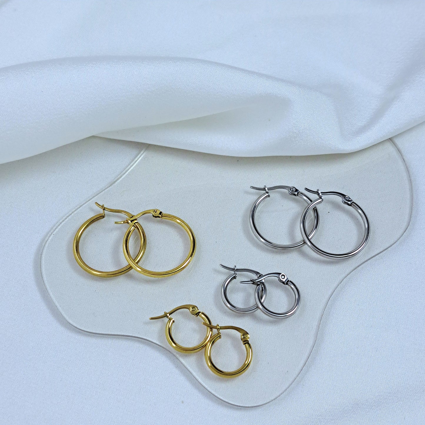Simple hoops (2 sizes)