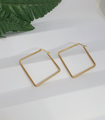 Plain triangle earrings