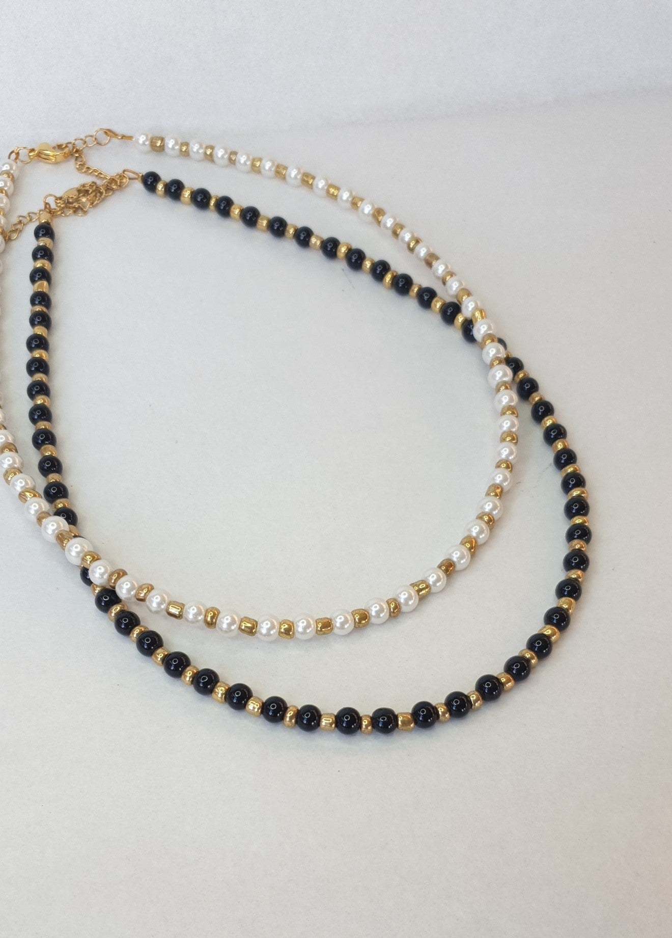 Classic Pearl Necklace (2 colours)